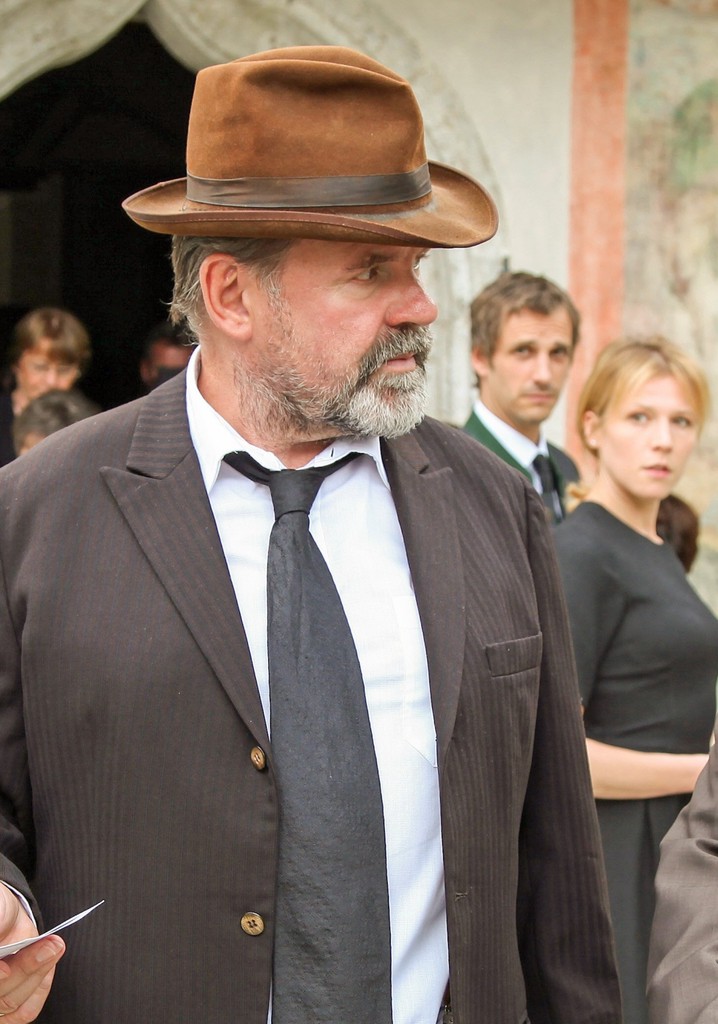 Ein Geheimnis im Dorf - Schwester und Bruder