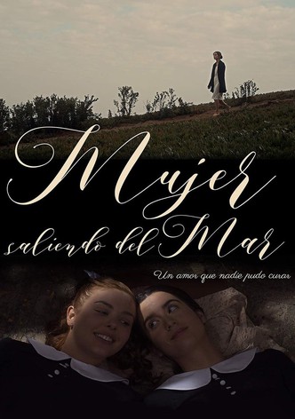 Mujer saliendo del mar