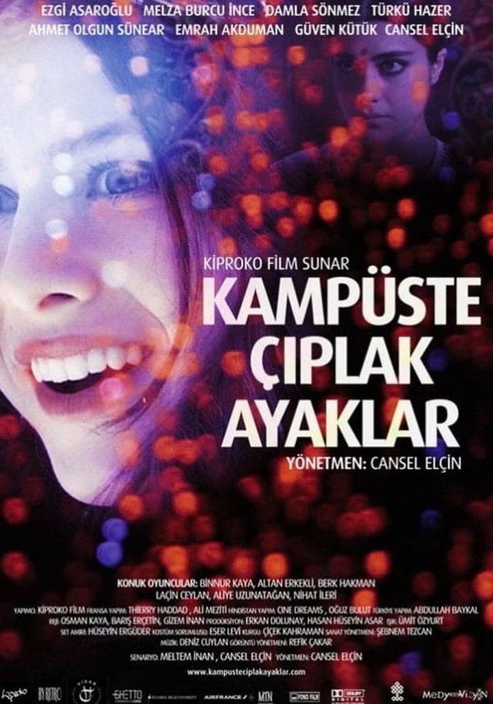 Kampüste Çıplak Ayaklar