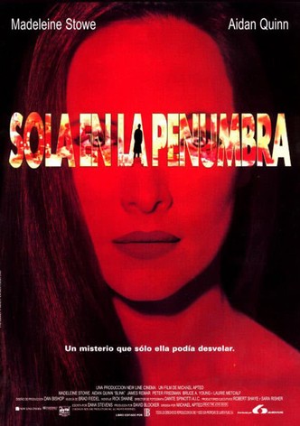 Sola en la penumbra