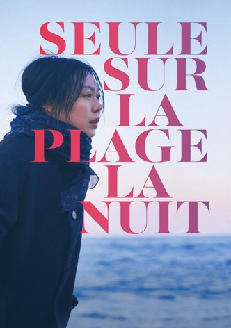 Seule sur la plage la nuit