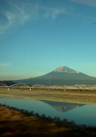 Le Mont Fuji vu d'un train en marche