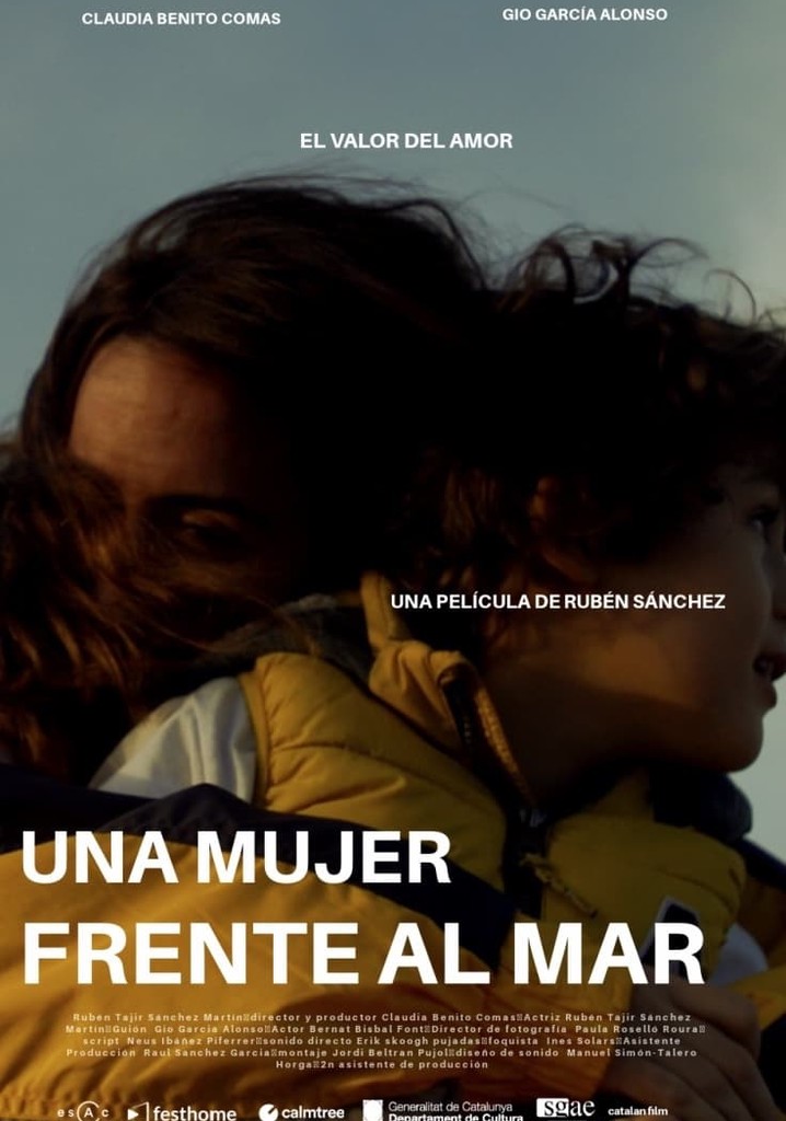 Una mujer frente al mar