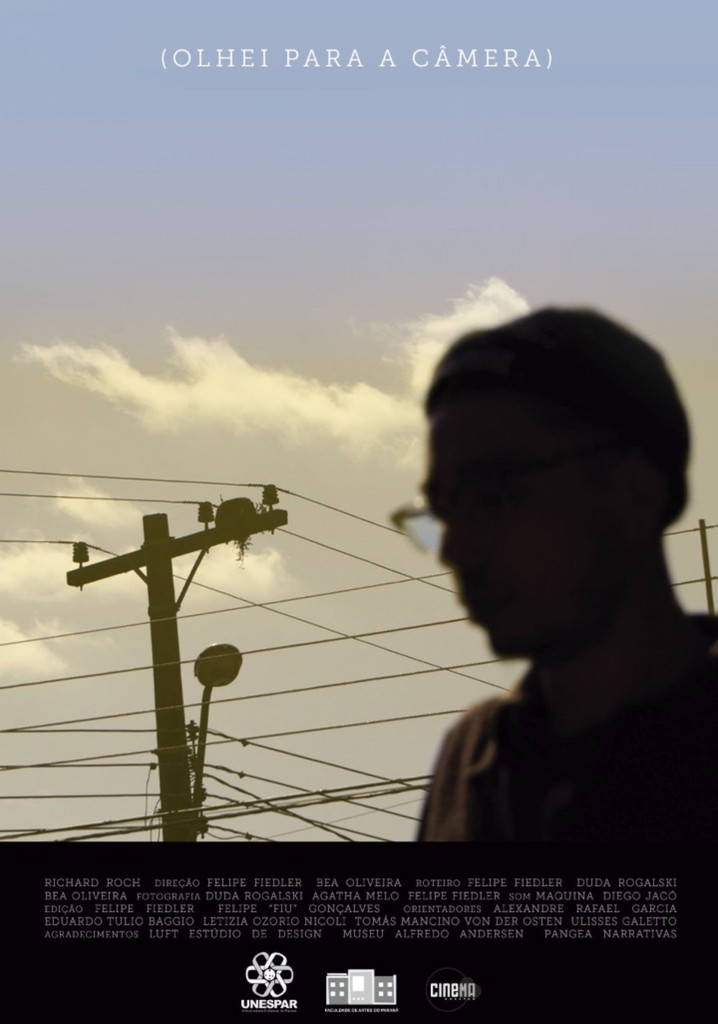 (Olhei para a câmera)