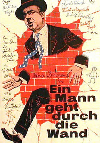 Ein Mann geht durch die Wand