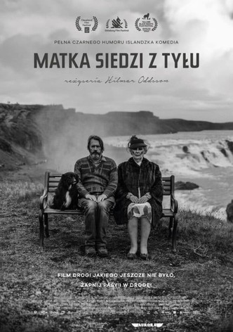 Matka siedzi z tyłu