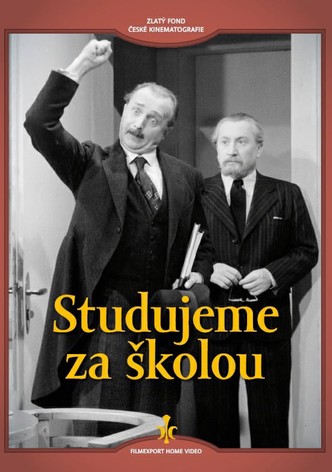 Studujeme za školou!