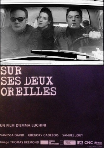 Sur ses deux oreilles