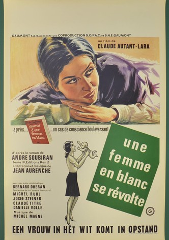 Une femme en blanc se révolte